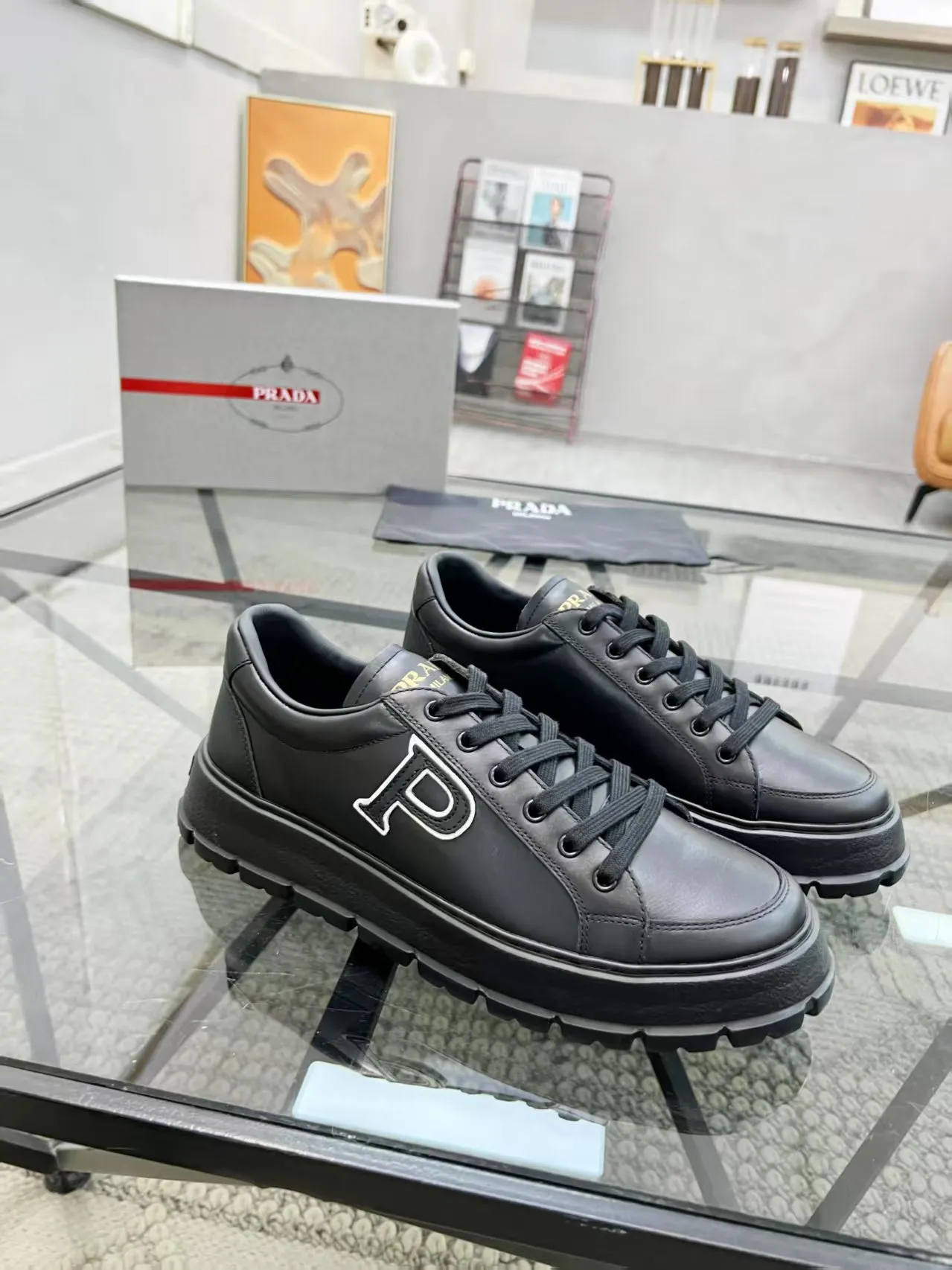 Men's Men's Shoes 💰440 [New Style] 🎍🎍Prada Prada's new men's leather sneakers, the highest version on the market, any comparison is welcome🆚! The original leather has excellent texture and is super high-end! Fetal sheep net lining imported from Italy, removable pad! Luxurious materials and fine workmanship, highly recommended! Code: 38-44 (45 can be customized